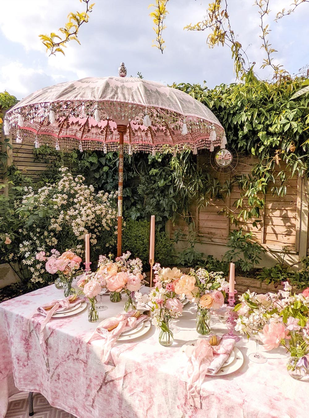 How to decorate your garden table for a party