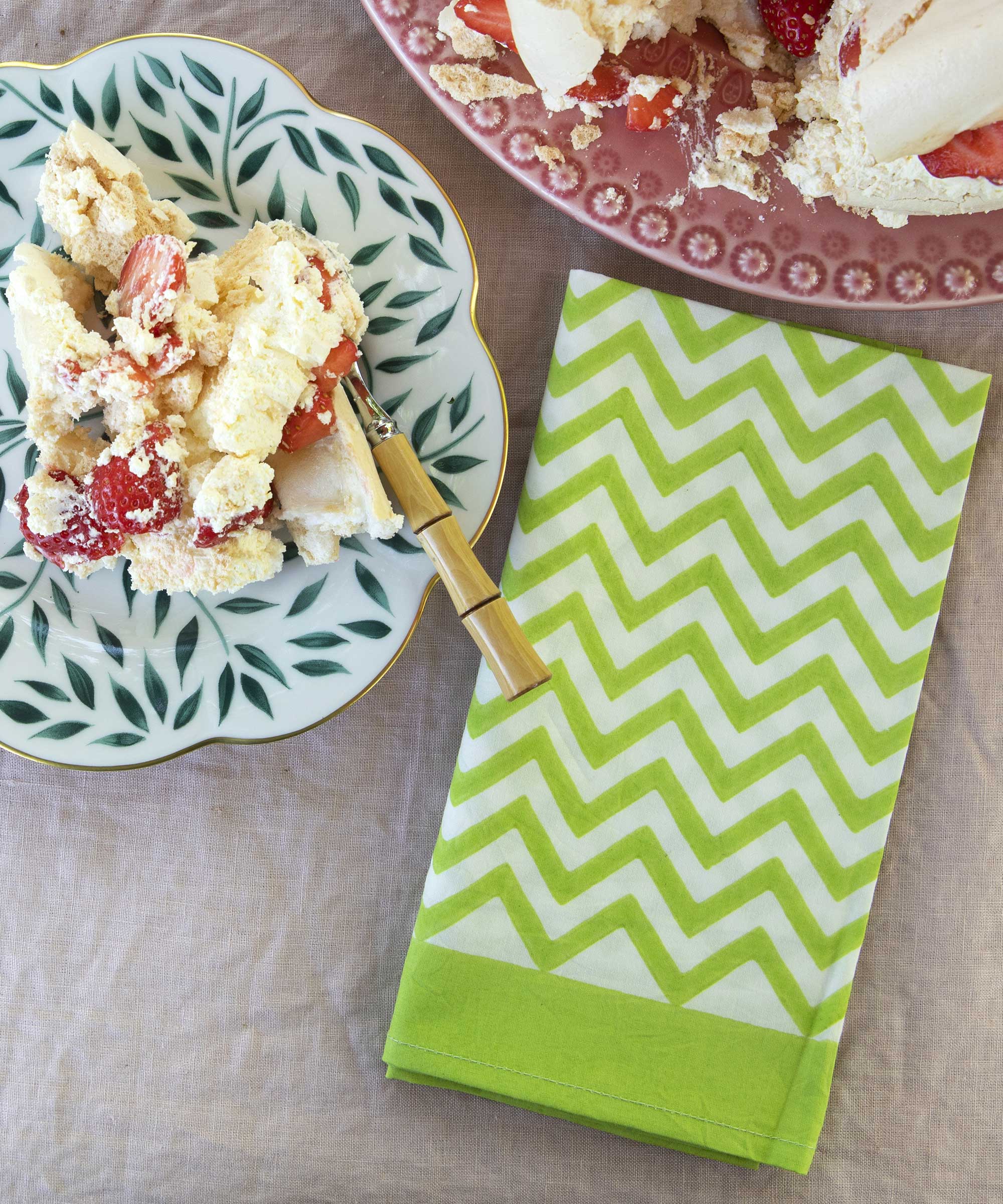 East London Parasol Company Ltd - Six Lime Green Zig Zag Napkins