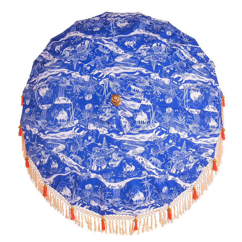 Willow Round Bamboo Parasol - Printed blue and white East London Parasol Company's story outside and white inside. Created in collaborated with V&A exhibited British artist Harriet Popham. This is a narrative design inspired by willow pattern and chinoiserie.